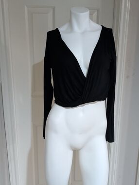 I.Joah Black Long Sleeve Surplice Crop Top Women's Small